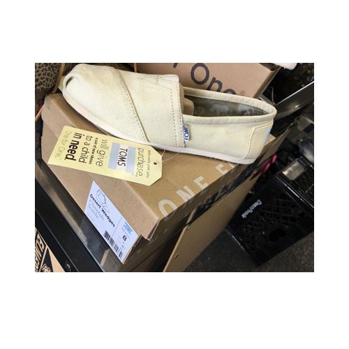 Toms wholesale women's shoes 30 pairs.