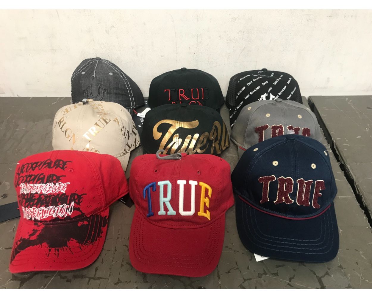 True Religion Wholesale hats assortment 100pcs.